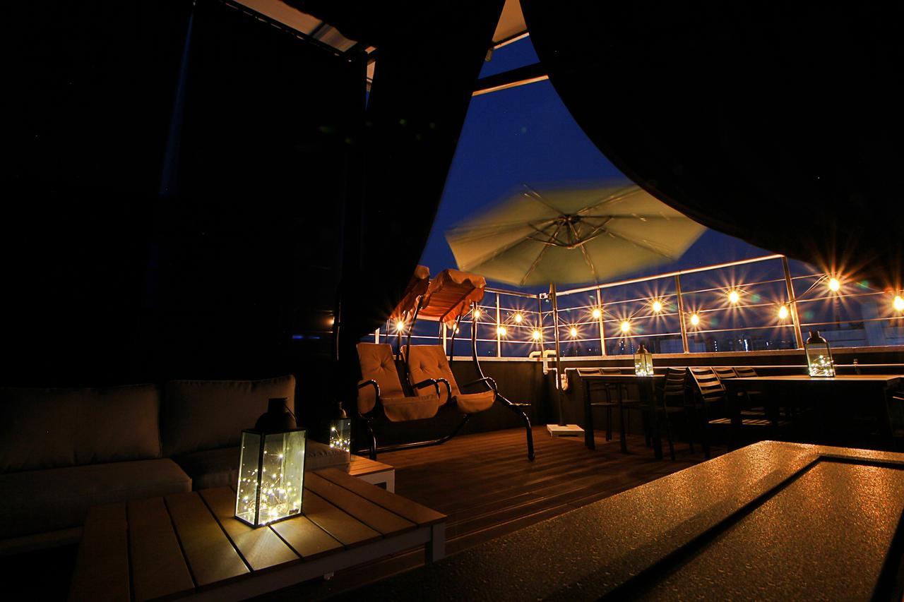 Roadhouse Hongdae Shinchon Hotel Seoul Exterior photo
