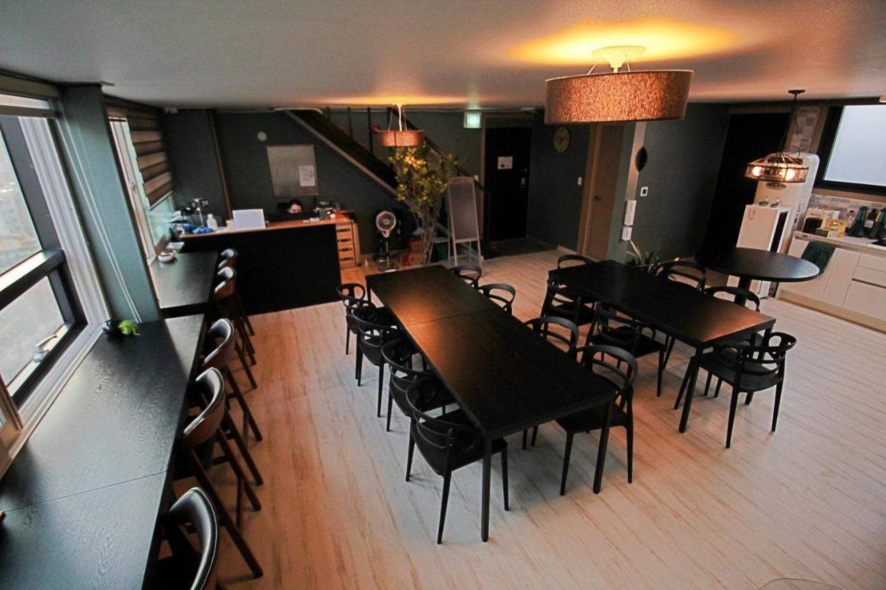 Roadhouse Hongdae Shinchon Hotel Seoul Exterior photo