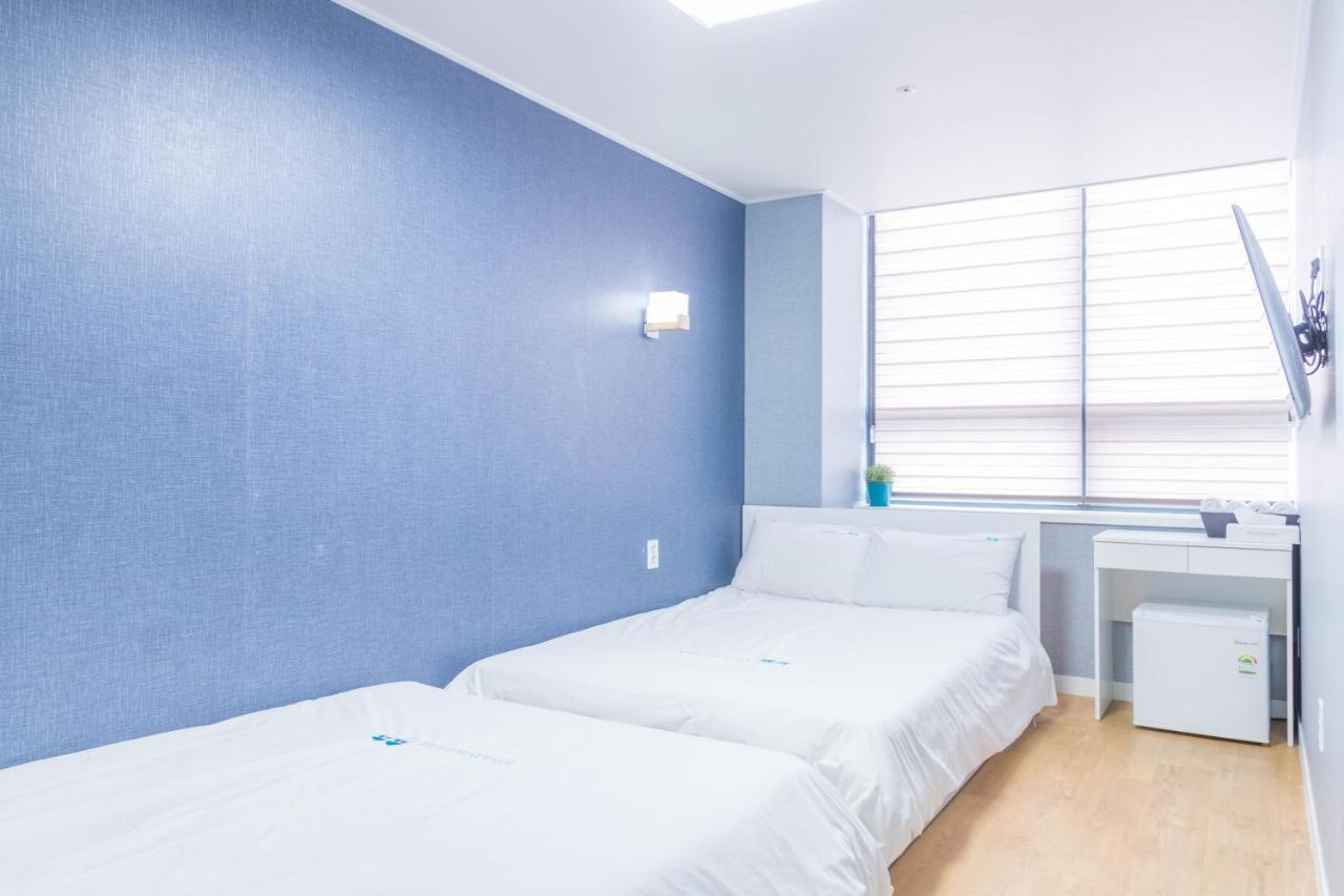 Roadhouse Hongdae Shinchon Hotel Seoul Exterior photo