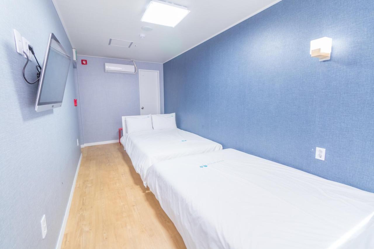 Roadhouse Hongdae Shinchon Hotel Seoul Exterior photo