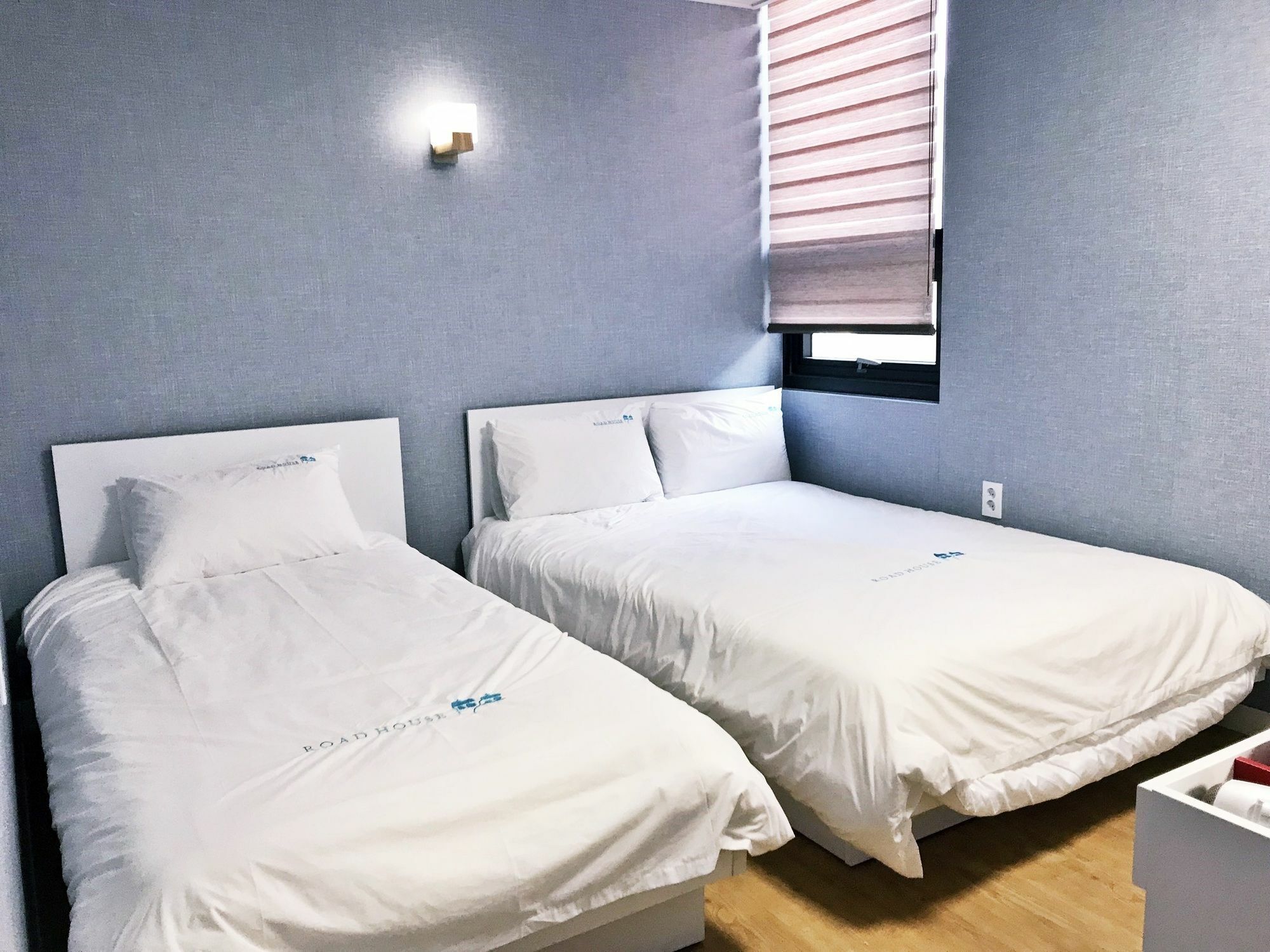 Roadhouse Hongdae Shinchon Hotel Seoul Exterior photo