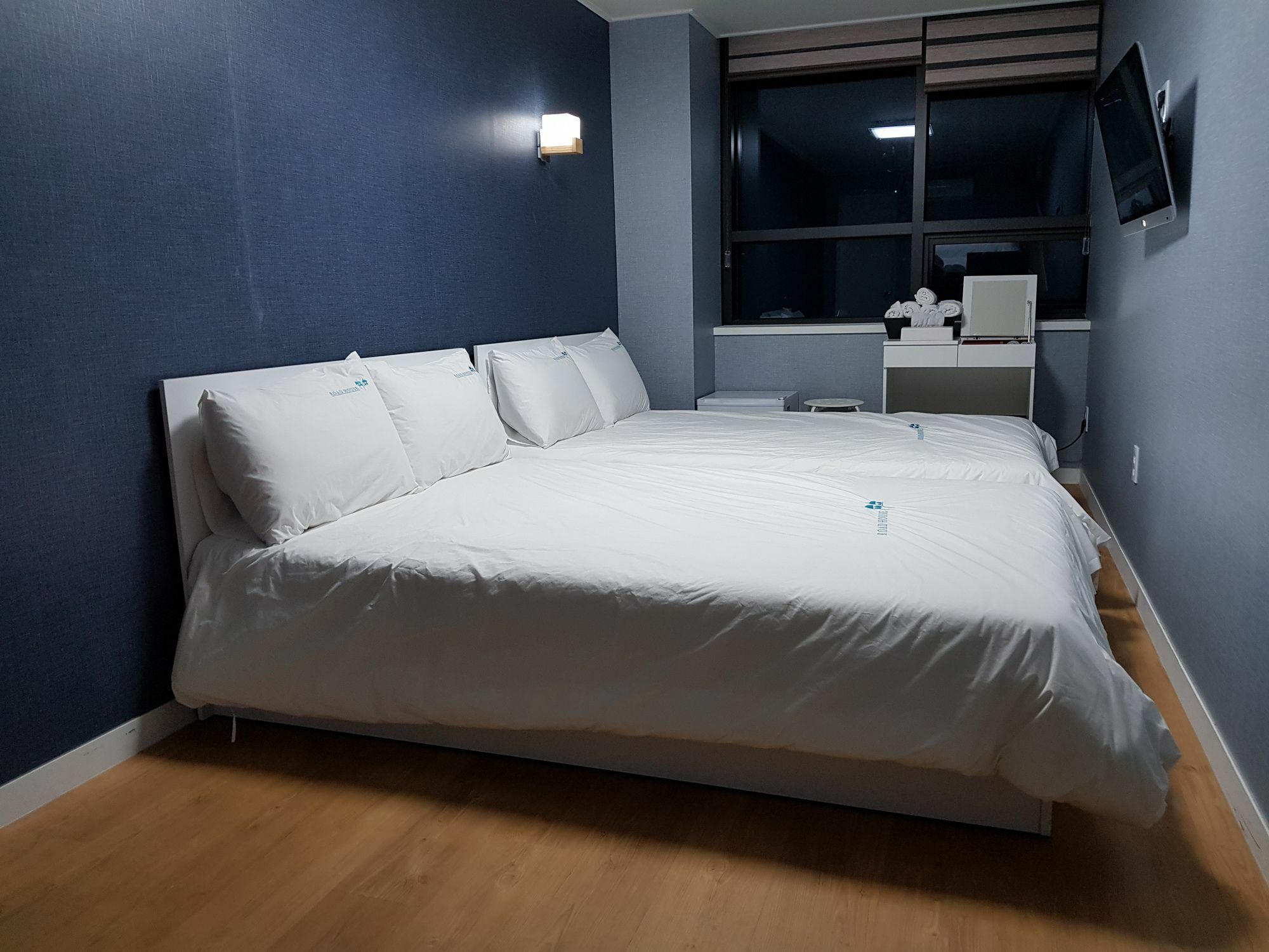 Roadhouse Hongdae Shinchon Hotel Seoul Exterior photo
