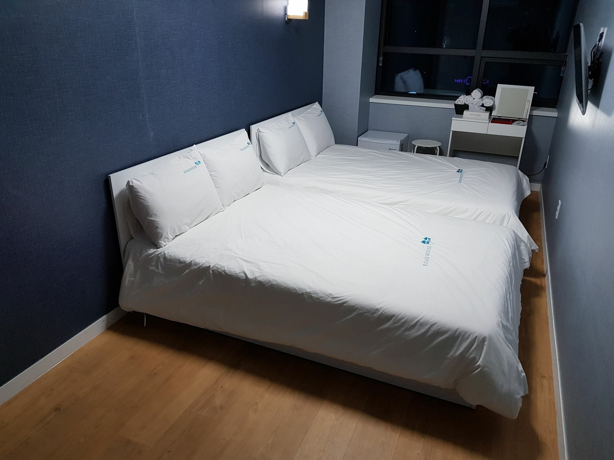 Roadhouse Hongdae Shinchon Hotel Seoul Exterior photo
